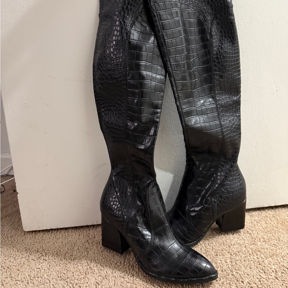Thigh high snake textured boots, never worn !